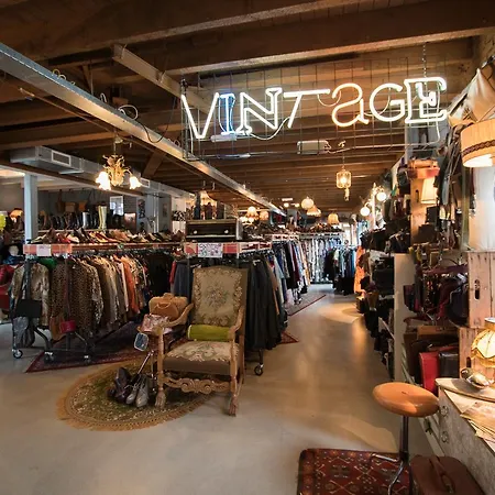 At Yetty's Place Vintage 호텔 3*